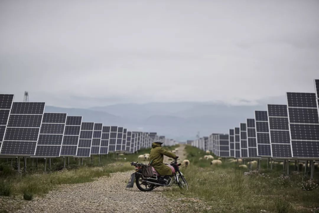 光伏技術可以將太陽輻射直接轉換為清潔的電能，成為了人們研究的熱點以及產業(yè)布局的重點